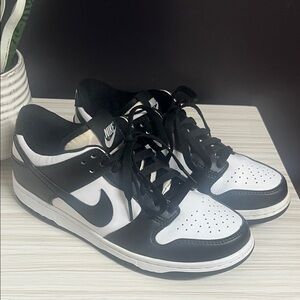 Nike Dunk White Black Panda Low Sneakers! GUC🖤